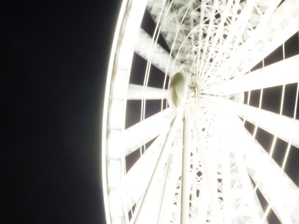 Das Brisbaner Riesenrad trägt übrigens den klangvollen Namen "The wheel of Brisbane" :)
